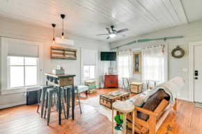 1 Mi to Dtwn Home with Fenced Yard in Galveston!